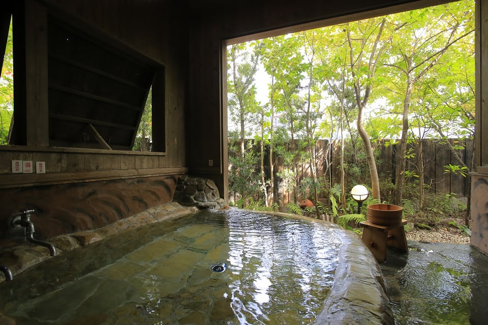 夢千鳥の半露天家族湯